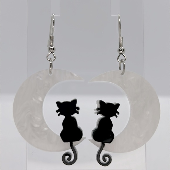 A PAIR OF CUTE ENAMEL BLACK CAT DANGLY CLIP ON EARRINGS. NEW